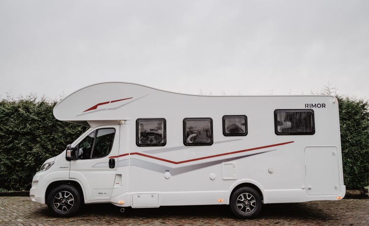 Rimor seal 695-14 – Camping-car familial de luxe spacieux (14)