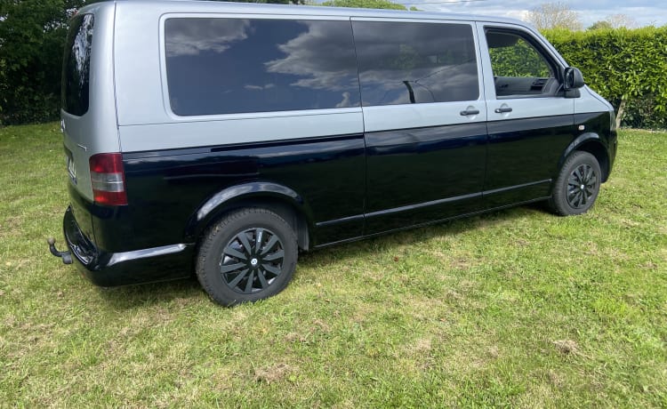 Bigout  – Transporter T5 2.0 TDI Professionele indeling 2 personen