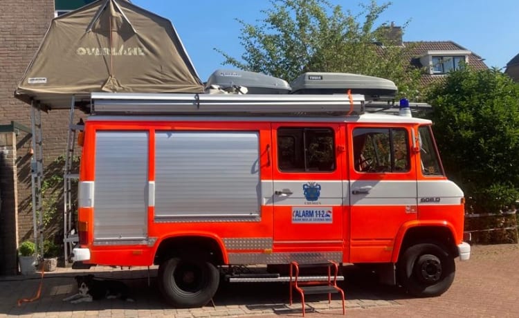 Henk – Nostalgische originele brandweerwagen voor 6 personen (C1)