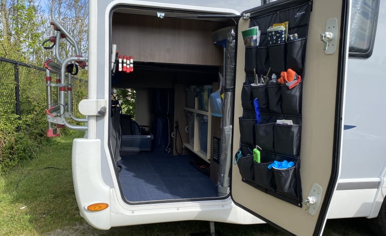 Camping-car de luxe avec lit double queen Chausson – Entièrement meublé 