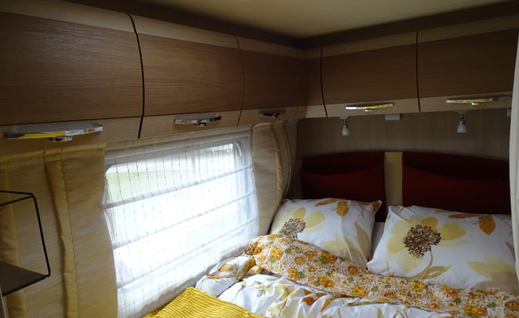 Moonlight – Wonderfully comfortable Bürstner semi-integrated motorhome