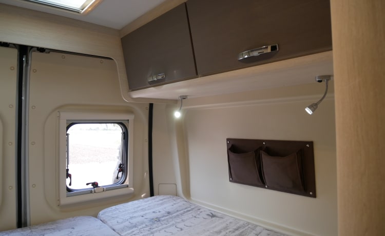 Chausson1, 2 sleeping- 4 seats.