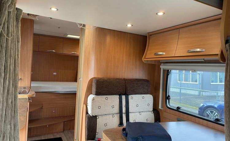 Rolling! – Wonderful, compact and spacious camper for 2-4 people