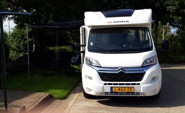 Adriaantje – Mijn prachtige ADRIA Matrix Axess 600SC biedt ik te huur aan