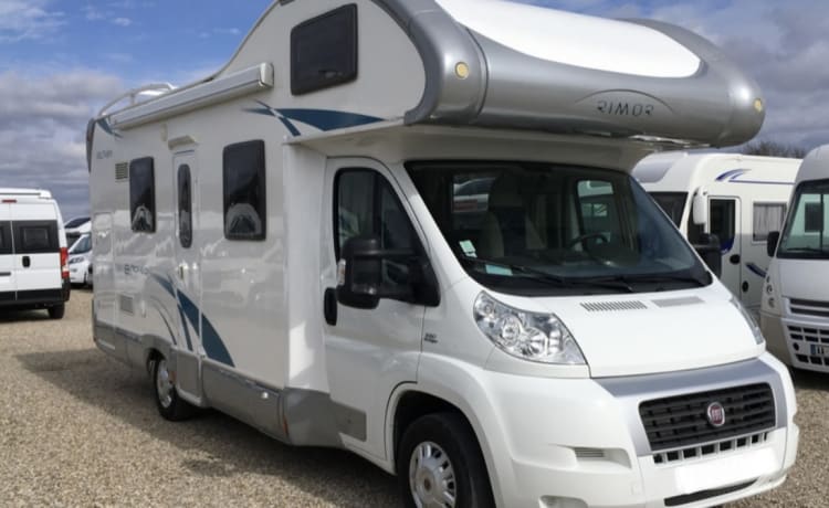 Cel4night – 7-seater overcab motorhome