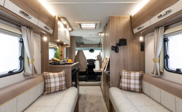 Daizy – Gloednieuwe luxe camper uit 2022, perfect voor 2 personen