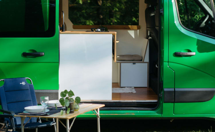 The Green House – Ein eigenständiger Luxus-Renault Master mit zwei Schlafplätzen!