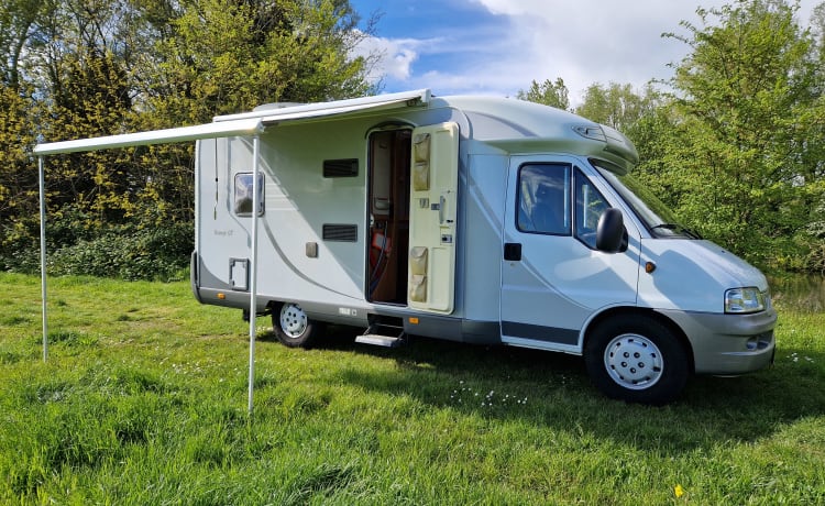 Hymer  – Teilintegrierter Hymer