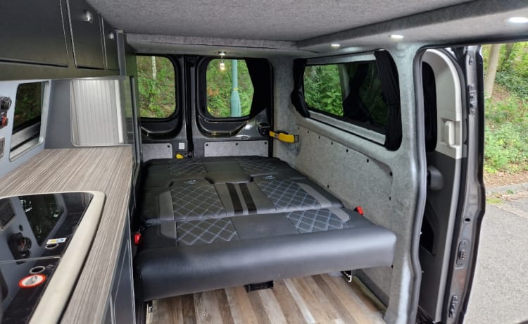 Stunning  – Neuer Ford Campervan mit 4 Schlafplätzen, LWB