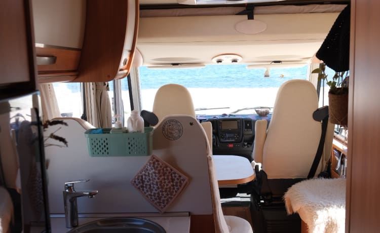 Hymer spacieux, luxueux et très vaste pour des vacances sans soucis