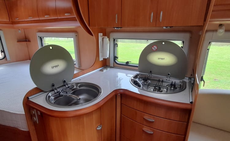 Spacious two-person Hobby camper with a spacious French bed