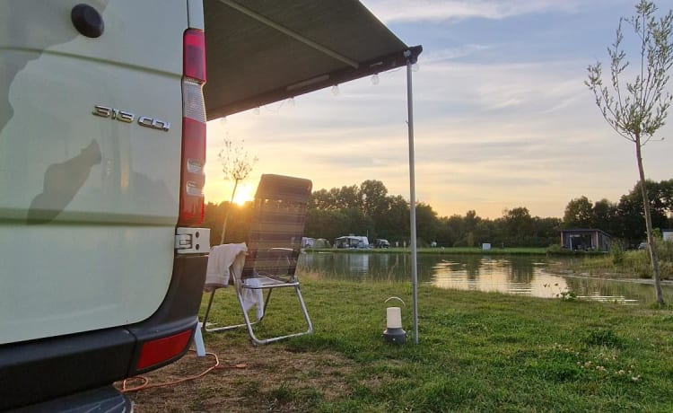Madrid – Sprinter XXL a wonderful compact camper with lots of space!