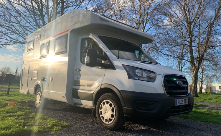 Atlas – 4 Berth 2021 luxe New Forest camper met grote garage