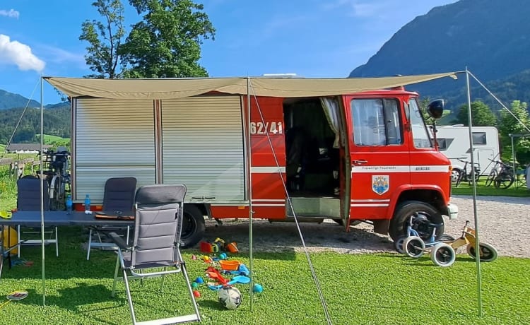 Harrie – Harrie 'fire brigade camper' Mercedes 4-p