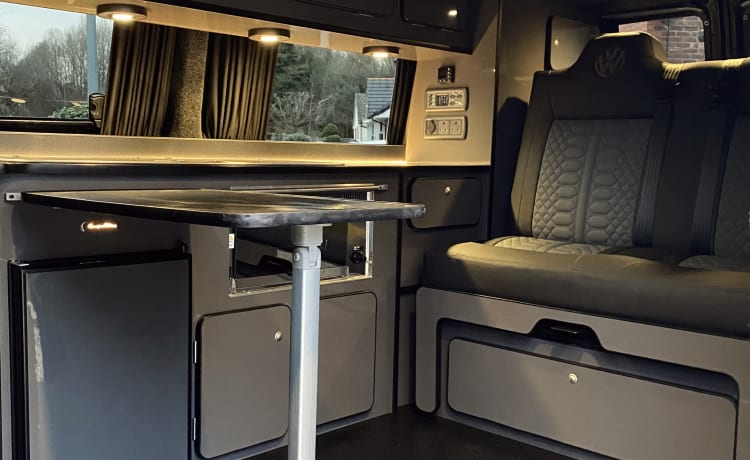 Amotra – Camper Volkswagen 4 posti letto del 2016