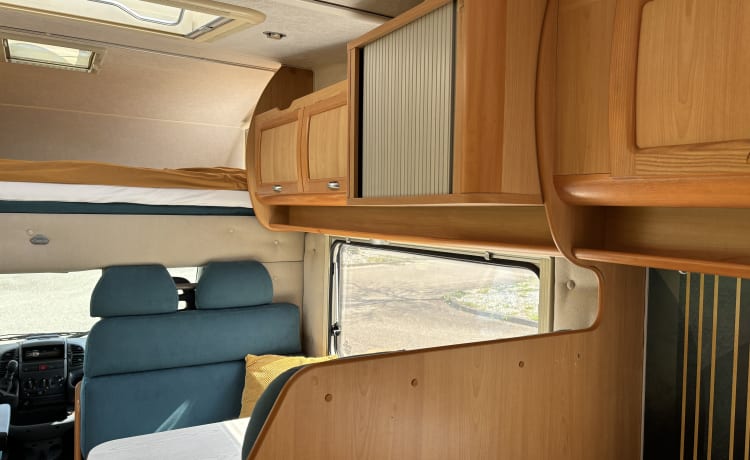 4 persoons Sun Living alkoofcamper uit 2004