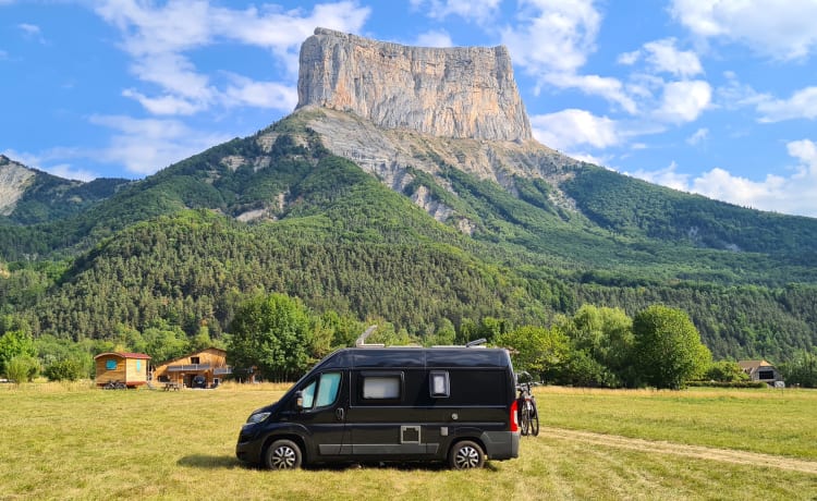 Black Rhino – Kompakter (5m41) Hobby K55, Fiat Ducato mit Automatikgetriebe und 150 PS, mit allem Luxus