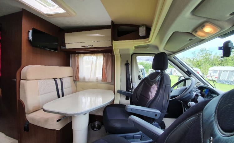 Camper de Luxe – ⭐Luxury and complete! with single length beds ⭐