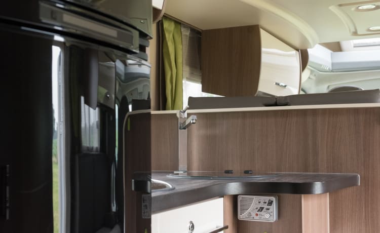 Camping-car bien équipé pour 4 personnes