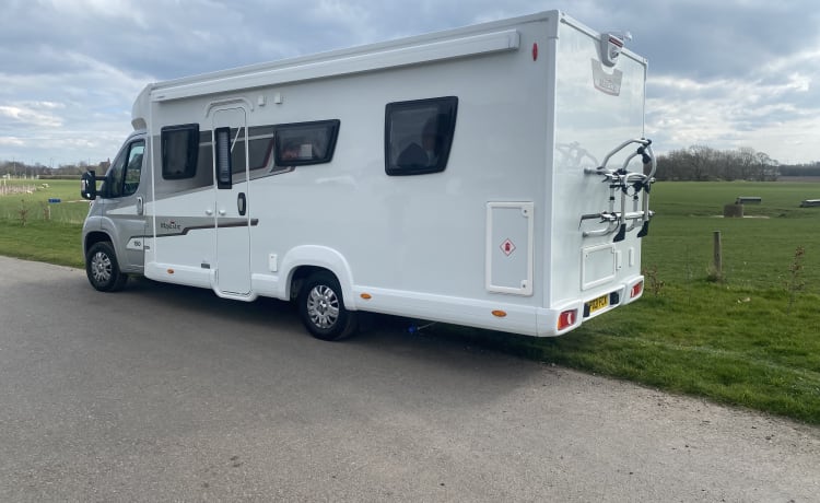 4 berth Peugeot Majestic 150