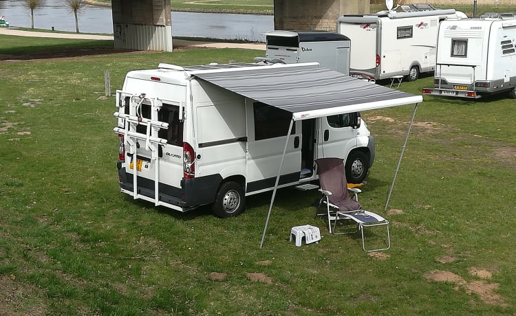 COMPACT MOTORHOME WITH ELECTRIC BIKE LIFT