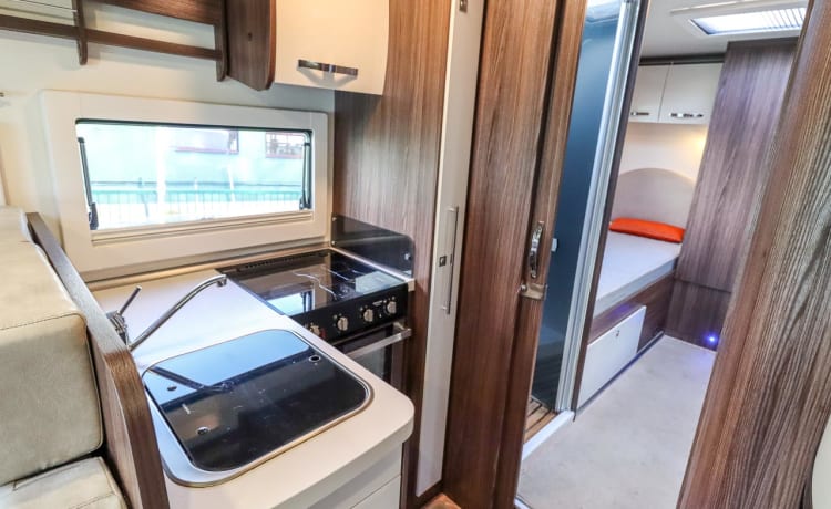 The memory maker  – Stylish 4 berth Benimar Mileo, free WiFi, flexible pick ups/drop offs