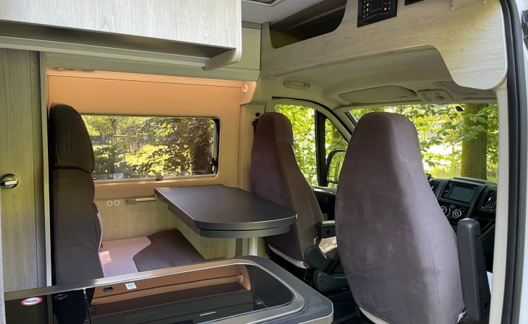 CamperVamos XL – In un'avventura nella natura con il camper.