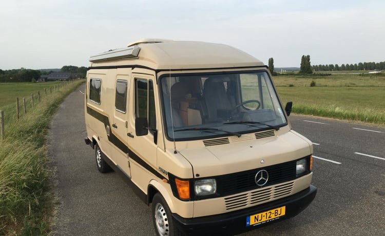 Sjaak  – 2p Mercedes-Benz bus oldtimer uit 1979