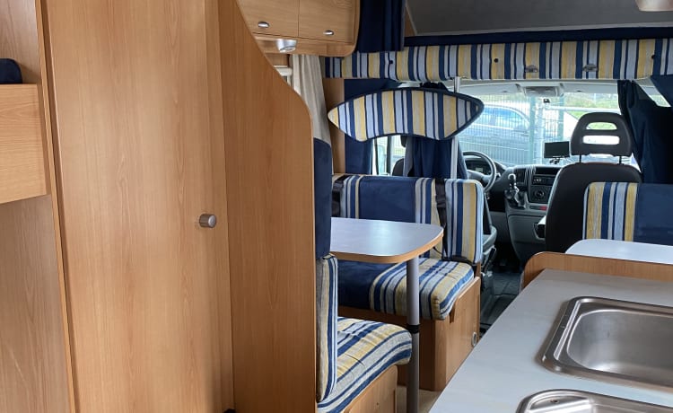 Op stap met de Baron! – Ampio camper familiare per 6 persone