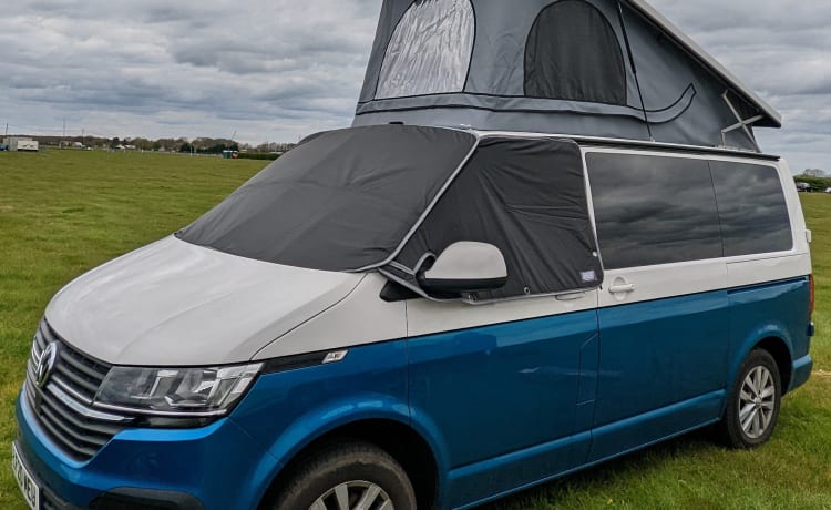 Conduisez 'The Falcon' - Notre camping-car VW T6.1 à 4 couchettes