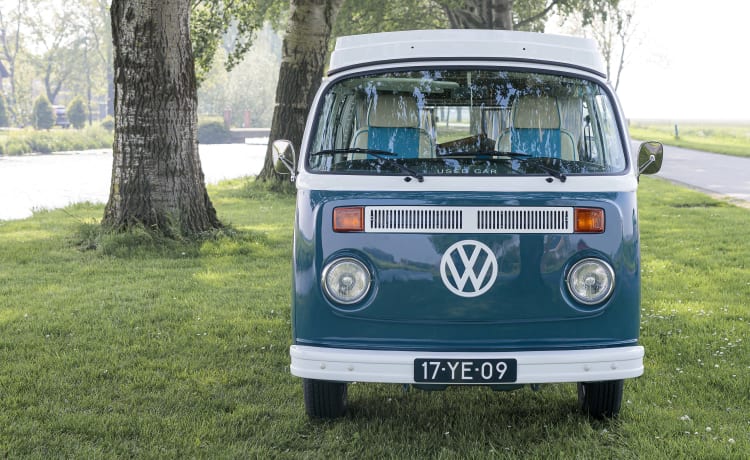 Corrie – 4p Volkswagen campervan uit 1975