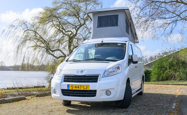 Jolanda – 3-4p Peugeot campervan uit 2012