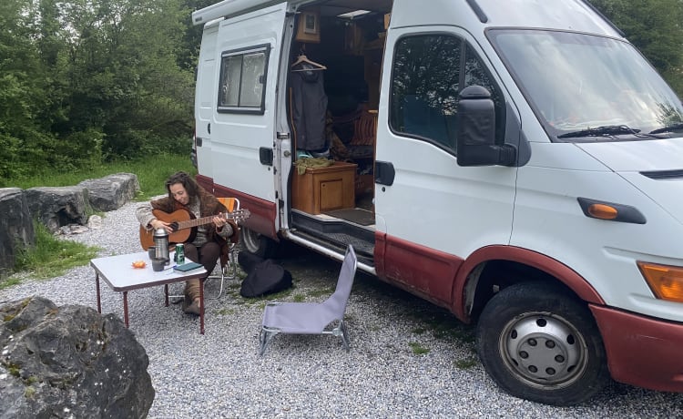 Claude de Bussy – Iveco Daily, le camping-car de vos aventures !