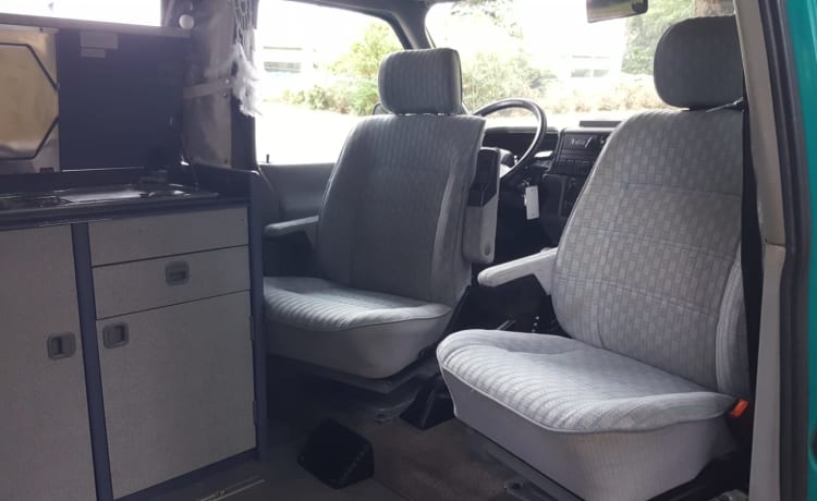 Été -VW T4 California avec toit de couchage fixe