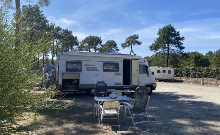 Camper2Go – 5p Hymer Integraal uit 1997 evt met fietsen