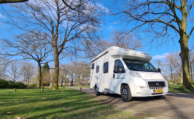 Rolling! – Heerlijke, compact én ruime camper voor 2-4 personen