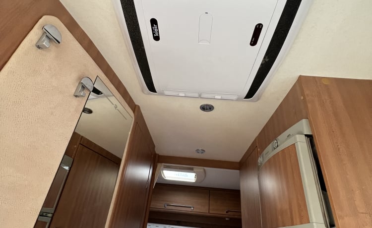 Stonecreek – Rimor Nemho 5 person Alcove camper built in 2011 Fully equipped!