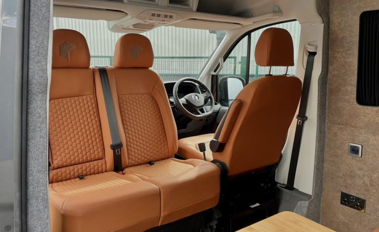 THUNDER – Splendido camper VW Crafter 4 posti letto del 2022