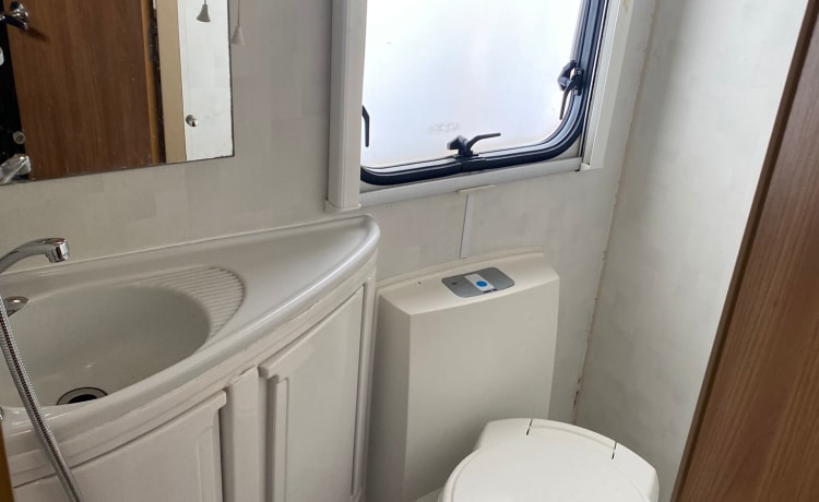 Swift  – 5 berth Swift bus from 2014,insurance,included