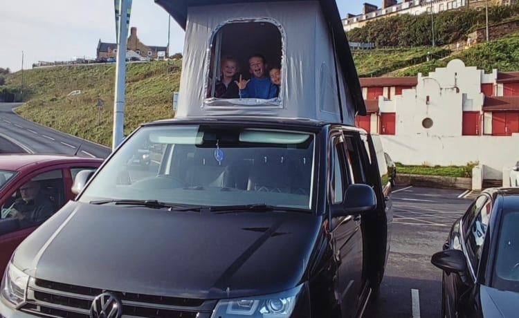 The Black Vanther  – Beautiful pop top 4 berth 4 x 4 VW Camper! 