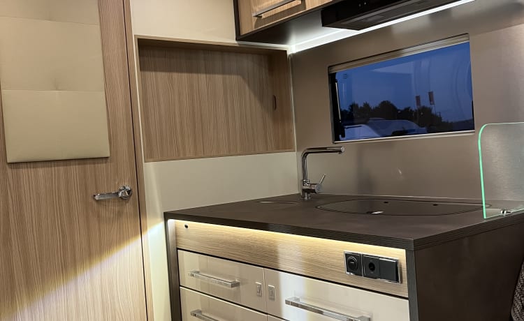 Florium – Luxury motorhome for 2 people (2020) from the Fleurette class segment!