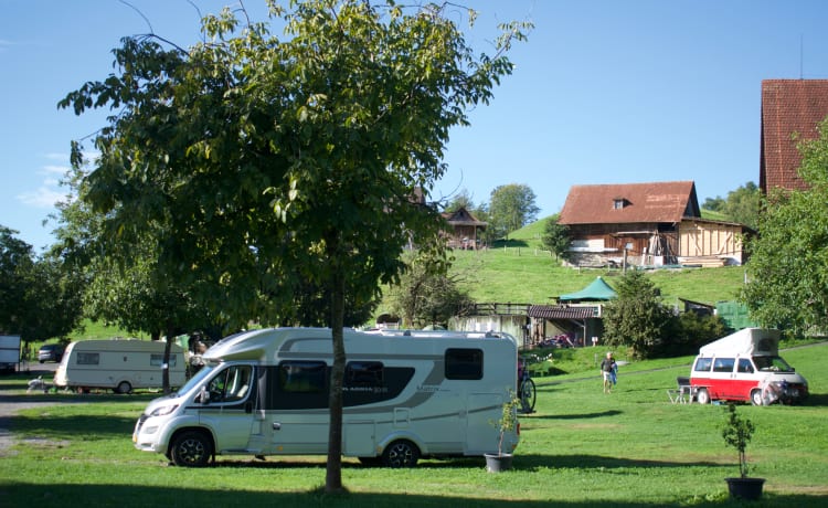 ADRIA Matrix SBC 670 - 50 jaar Silver Collection – "Mon camping-car est mon château" PRÊT À ALLER PARTOUT OÙ VOUS AVEZ BESOIN D'ALLER