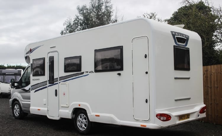 Adamo – Adamo 4 berth Ford semi-integrated from 2021