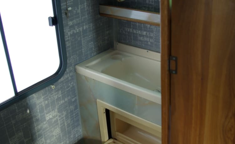 Spacious Peugeot alcove camper