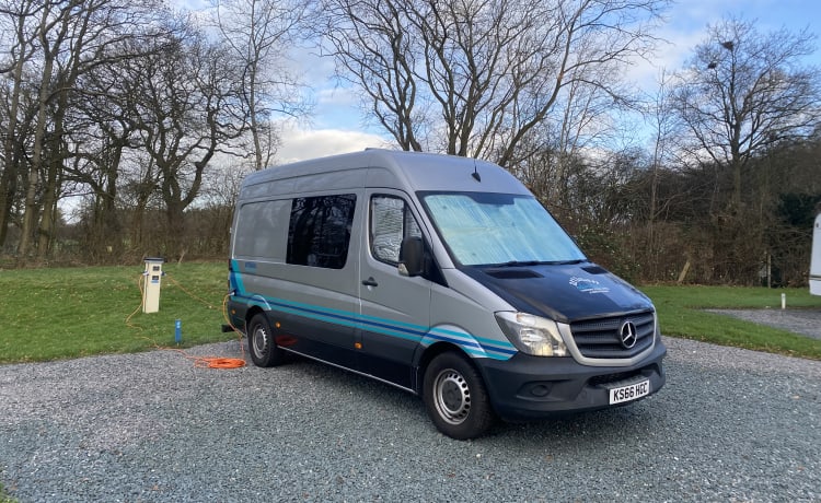 MWB – 5 berth Mercedes-Benz campervan from 2016