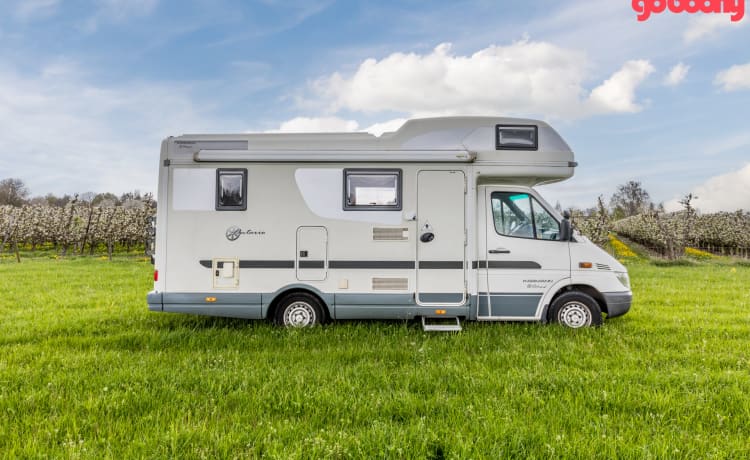Mercedes Karmann Ontario - practical family camper