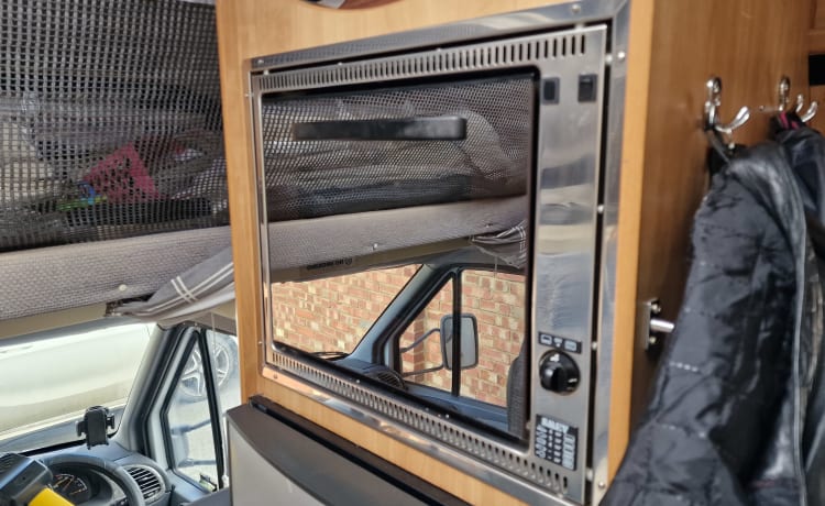 Insurance Included in rental – Perfektes Familien-Wohnmobil mit 6 Schlafplätzen „off grid“