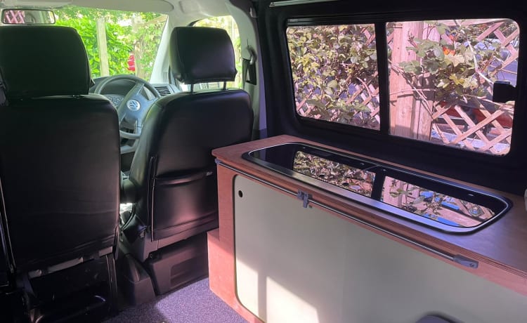 Polly – 2 berth Volkswagen Transporter campervan from 2007