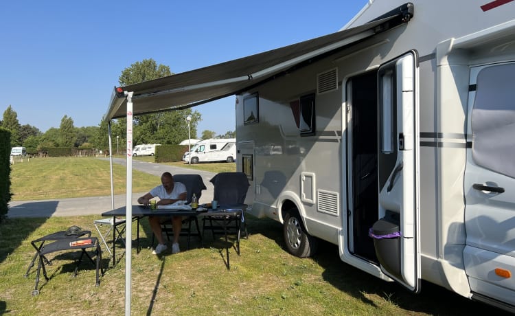 Heerlijk reizen met deze splinternieuwe camper !