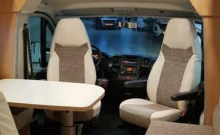 Bellissimo camper spazioso, confortevole, completamente attrezzato per 4 persone